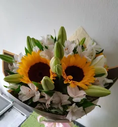 Bouquet Mix De Girasoles, Lilium Asiáticos Y Alstroemerias