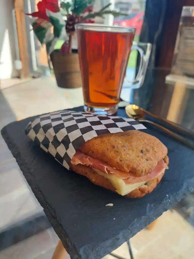 Keto Sándwich Jamón Serrano Muzzarella