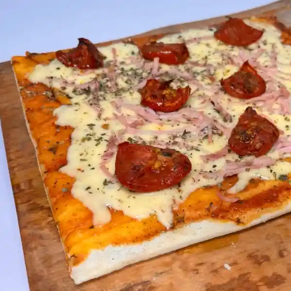 Pizza Napolitana (mediana) Ifud