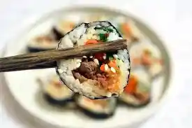 Kimbap De Pollo Coreano Dakgangjeong