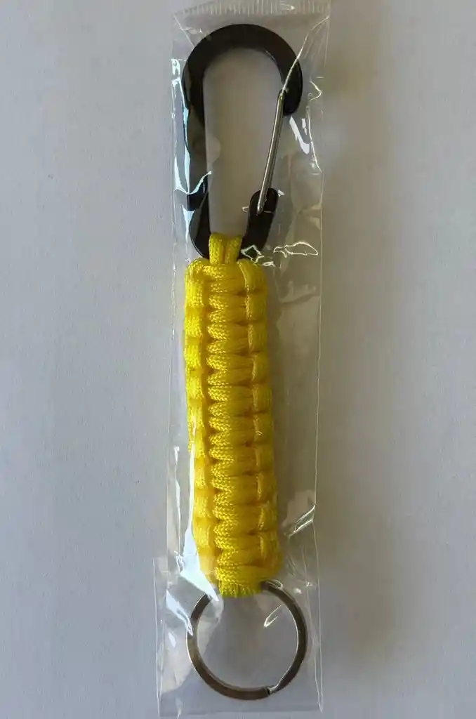 Llavero Macrame Amarillo + Mosqueton Negro