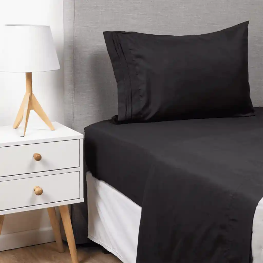 Juego Sábanas Hotel Ultra Suave Microfibra + 2 Fundas Bordadas 1,5 Pl Negro