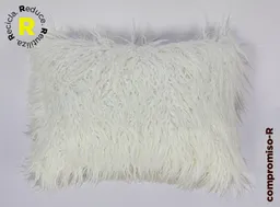 Cojin Peludo 35x50 Ivory.