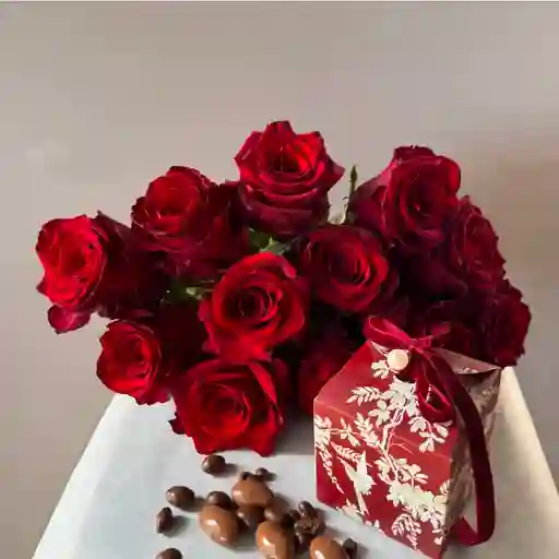 Oferta! Ramo De 12 Rosas Rojas Y Cajita De Bombones