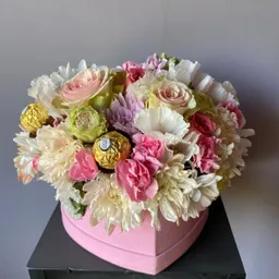 Corazón De Flores Con 5 Ferrero Rocher