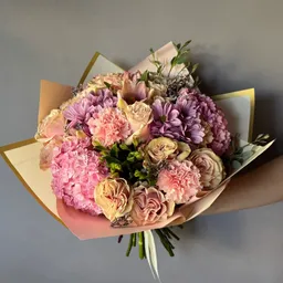 Ramo L Clásico Redondo Con 13 Rosas