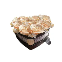 Arreglo Exclusivo: Caja En Forma De Corazón Con Flores Color Champán De Jabón - Regalos Chic