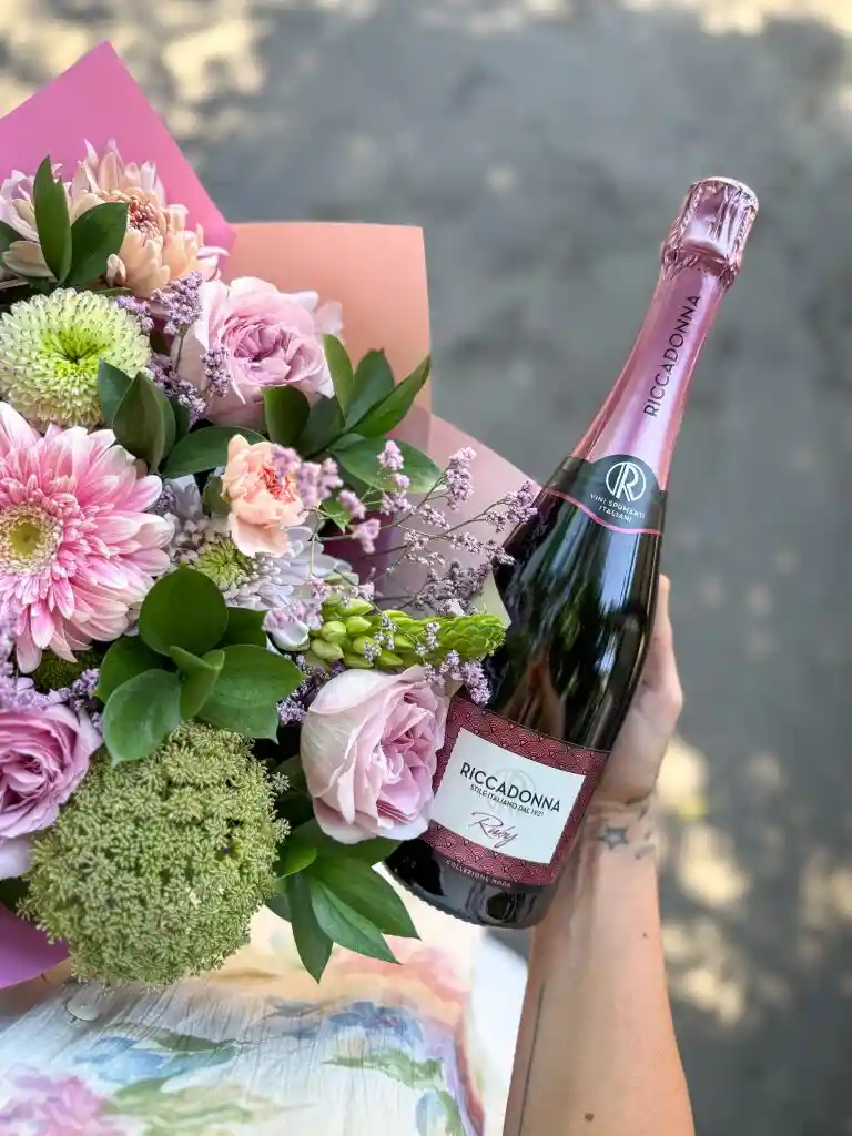 Kit: Ramo Amor + Espumante “ruby” Riccadonna