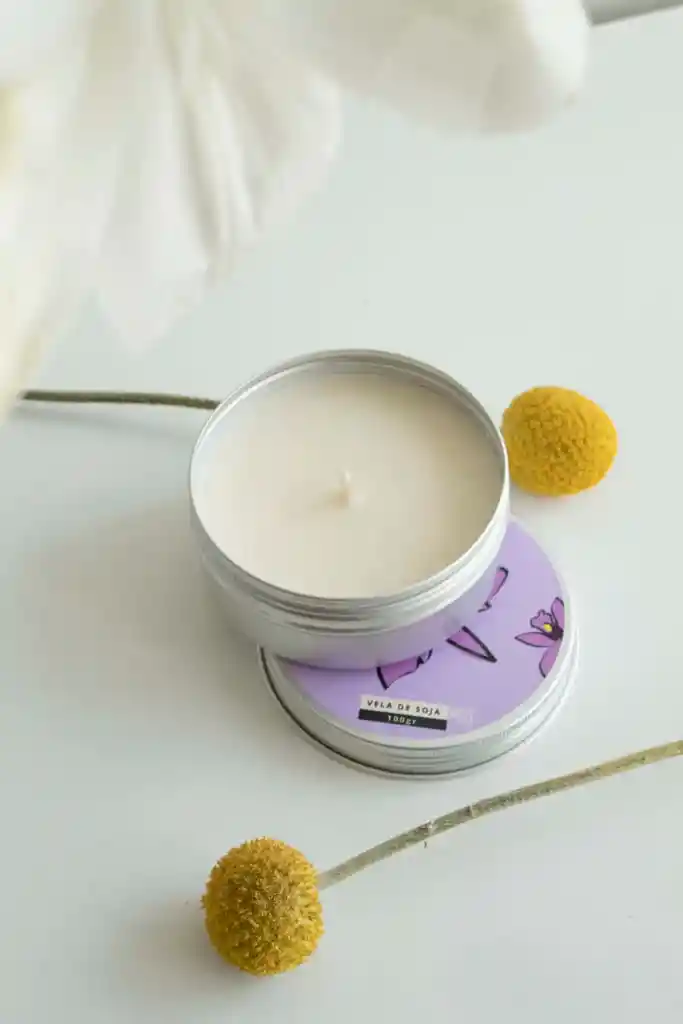 Vela Lata Lila Aroma Papaya, Sandia Y Melon - Cera De Soja - 100 Gr