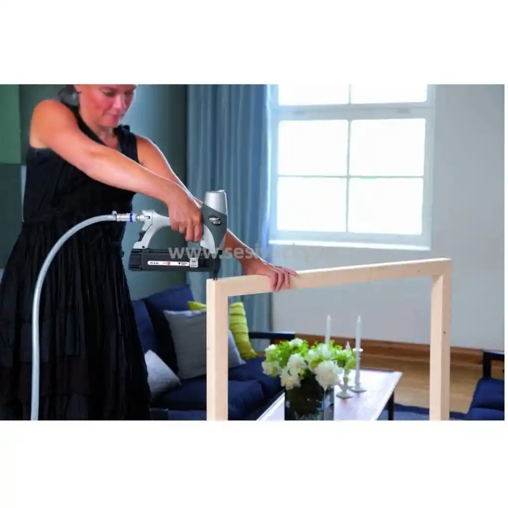 Clavadora Neumática Rapid Metal 300/15-50