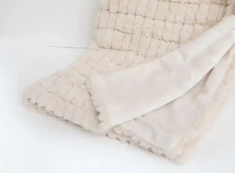 Manta Peluda Ivory 130x160
