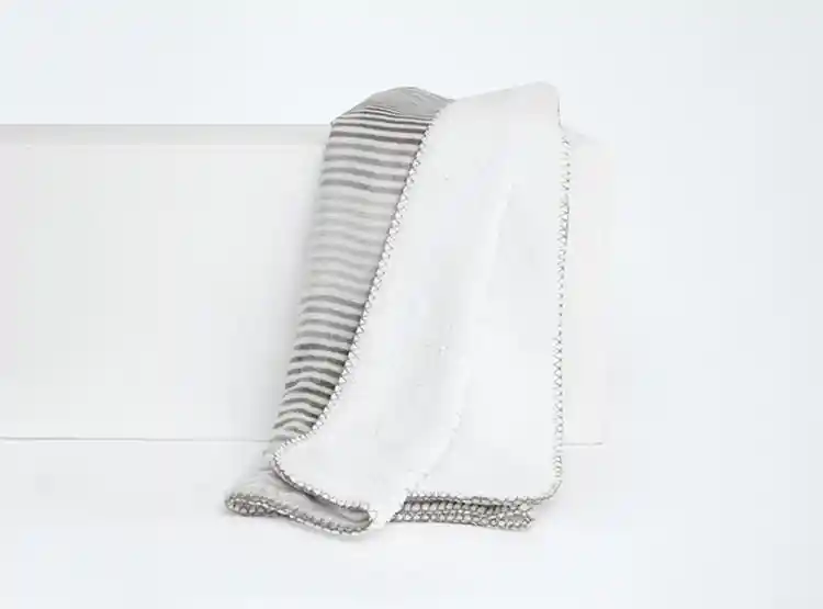 Manta Print Csherpa Lineas Gris Oi25