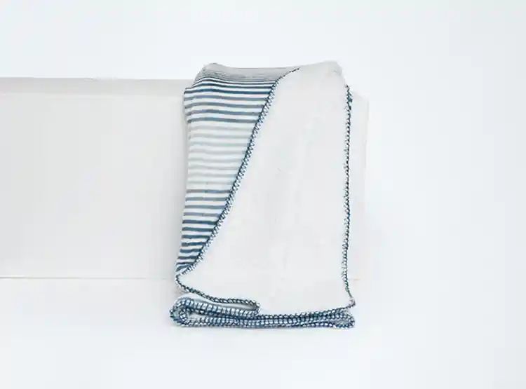 Manta Print Csherpa Lineas Azul Oi25