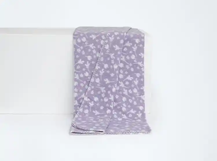Manta Polar Rollito Estamp Flores Lila