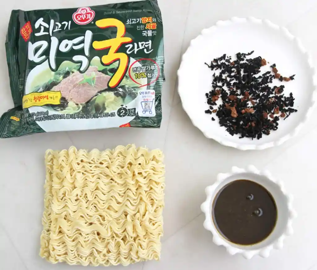 Ramen Algas Con Carne 115g - Sobre