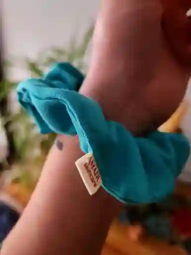 Scrunchie De Lino Celeste
