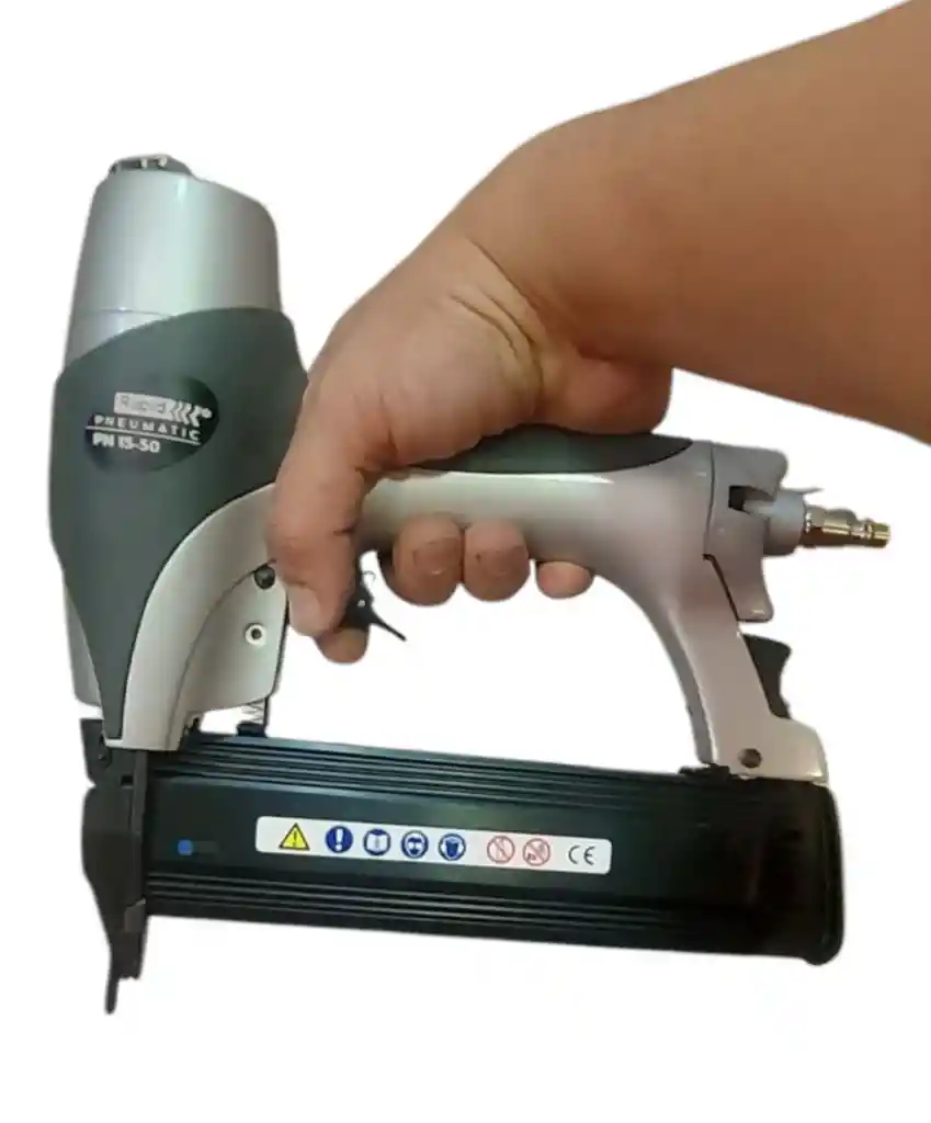 Clavadora Neumática Rapid Metal 300/15-50