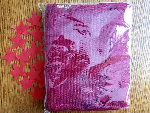 Bufanda All Too Well - Taylor Swift - Red T V Merch Oficial