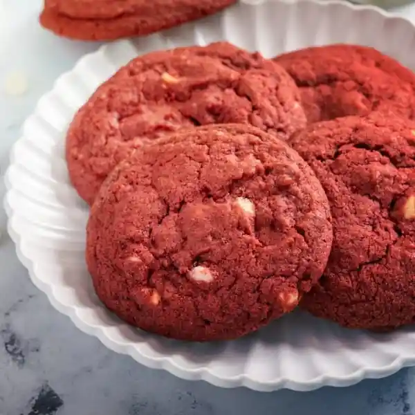 Galleta Cookie Guinda Blanca