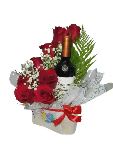 Arreglo Floral En Caja Con 8 Rosas Y 1 Botella De Vino Casillero