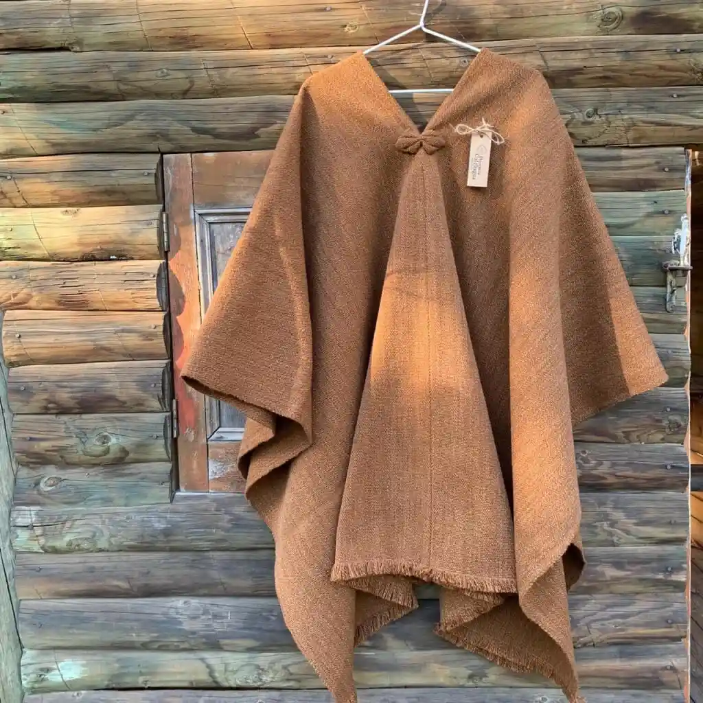 Poncho Típico Chileno, Adulto (talla Única) Color Vicuña Liso