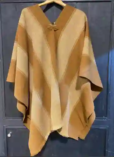 Poncho Típico Chileno, Adulto (talla Única) Color Vicuña Con Diseño Beige