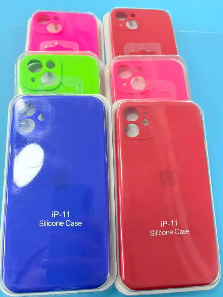 2carcasa De Iphone 13 De Silicona Con Logo