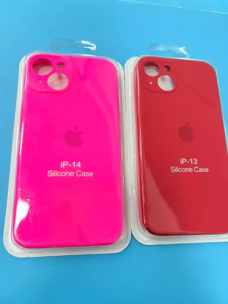 2carcasa De Iphone 13 De Silicona Con Logo