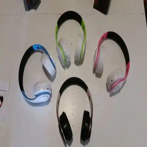 Audífonos Bluetooth Recargables On Ear Grandes Inalambricos Micro Sd Radio Eq Auxiliar Color Beige