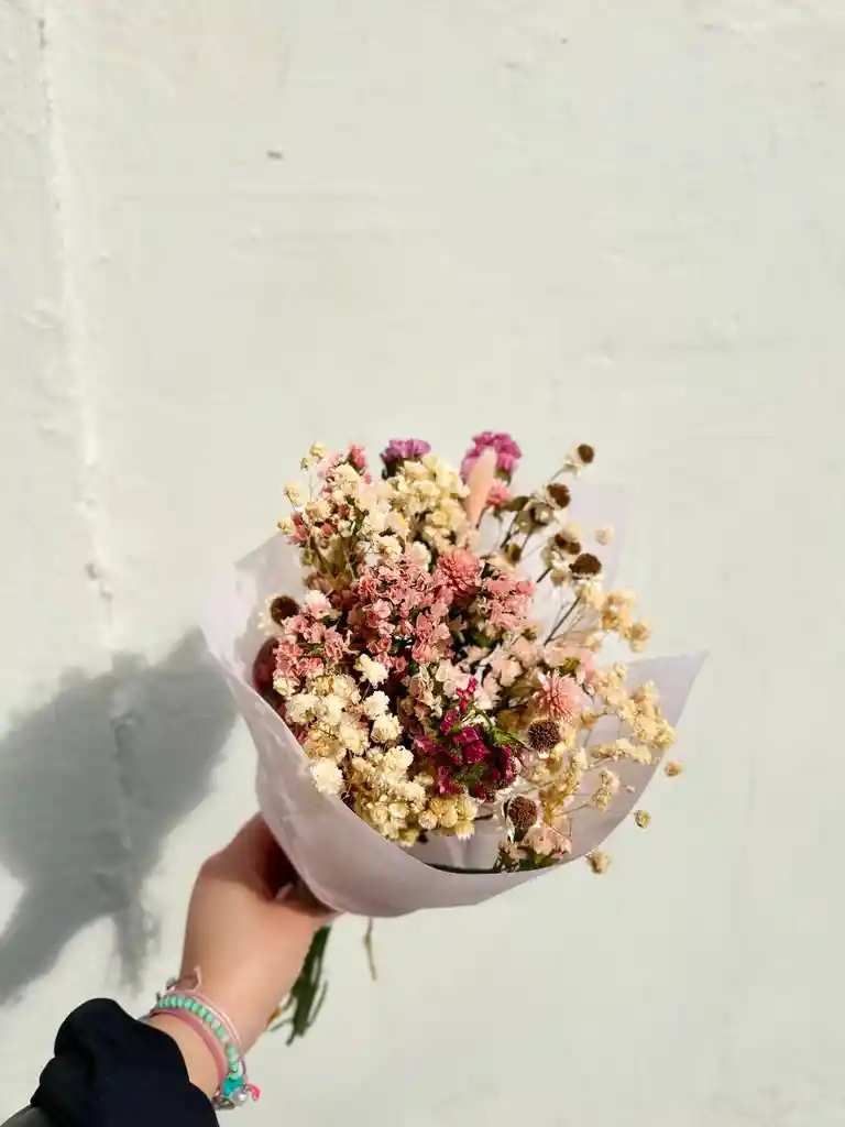 Ramito De Flores Secas En Rosa Pastel Y Crema