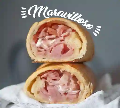 Cachito Maravilloso - Jamón, Tocino, Queso Crema