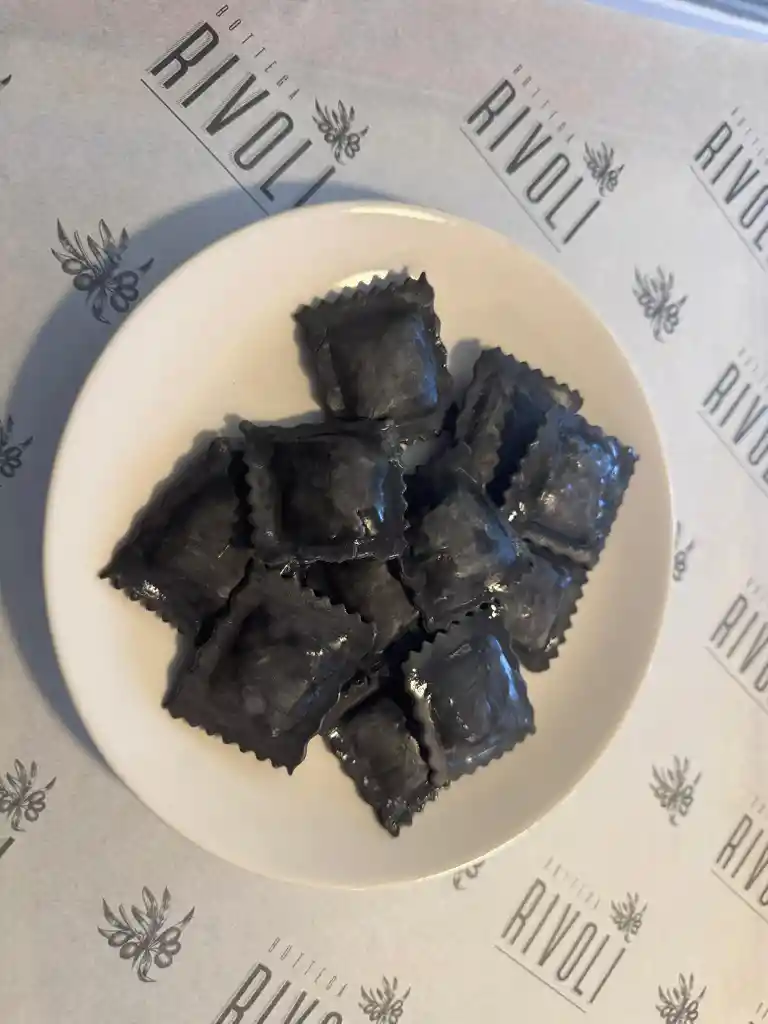 Raviolito De Jaiba Y Tinta De Calamar