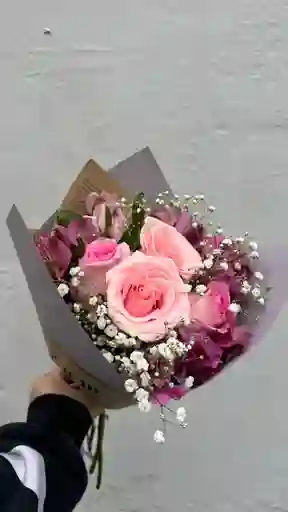 Bouquete De 4 Rosas Rosas Y Flores