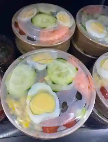 Ensalada Hipocalórico Pote A Base De Lechuga,arvejas,choclo,zanahoria,tomate Cherry, Aceituna Aprox 150 G