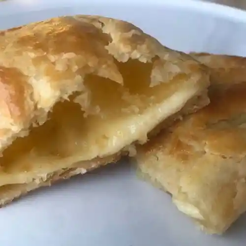 Empanada Queso Hoja