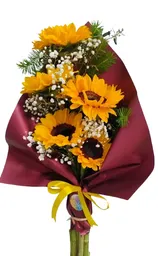 Ramo Con 5 Girasoles Y Follaje. Envoltorio Y Lazo. Flores Amarillas