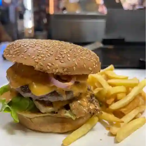 The Kings Burger + Papas Fritas