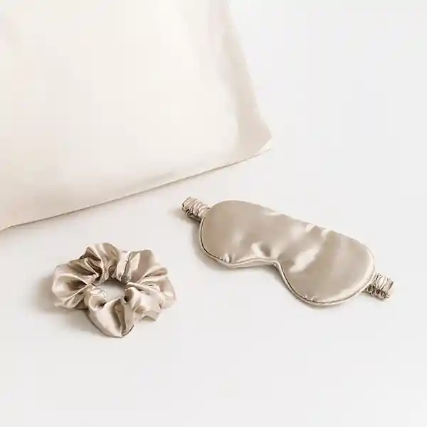 Set Para Dormir Self Care Satinado Gris Claro