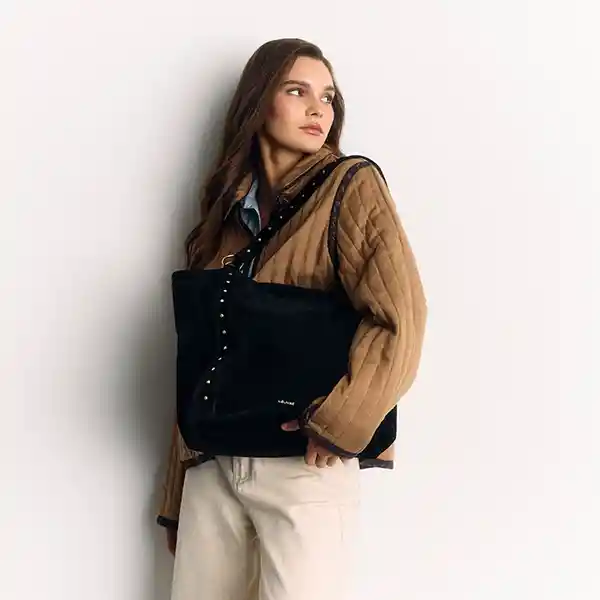 Cartera Tote Notebook Fake Suede Tachas Negro