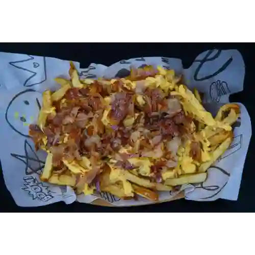 Papas Fritas Salsa Cheddar, más Tocino