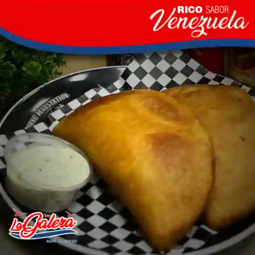 Dos Empanadas Clásicas + Malta Maltíin