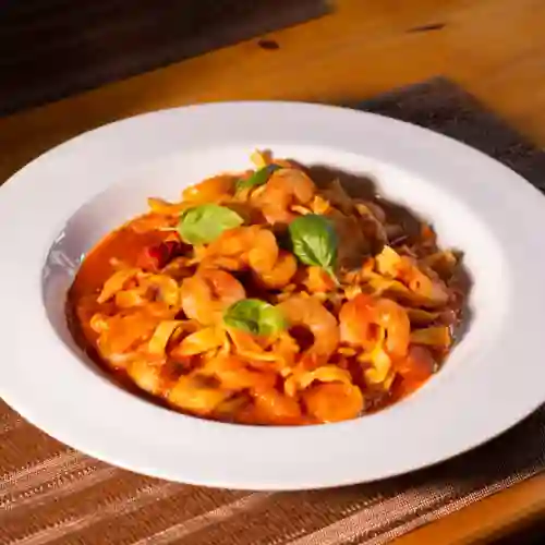 Fetuccini Pomodoro y Camarones