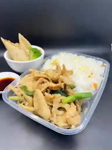 Colacion Induvidual Pollo Mongoliano con Arroz Chaufan