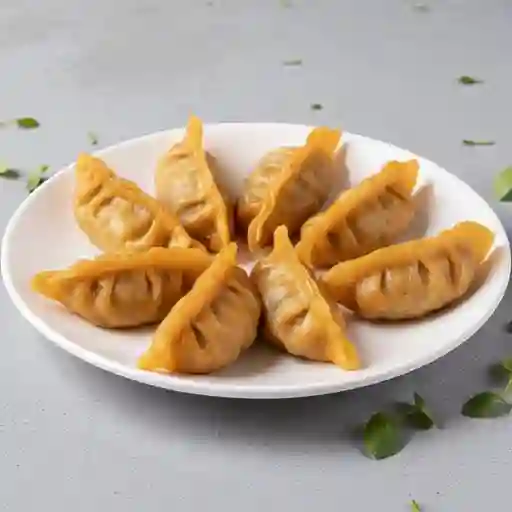 7 Gyosas De Pollo + Jugo En Caja