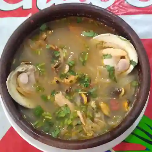 Mariscos Cocidos y Ensalada