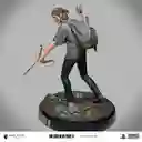 The Last of us Figura de Colección Part II Ellie With Bow Dark