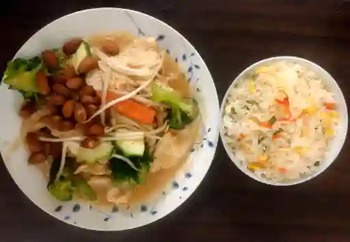 Pollo chitén con arroz chaufan