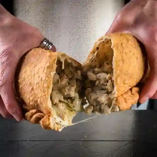 Empanada Queso Pollo