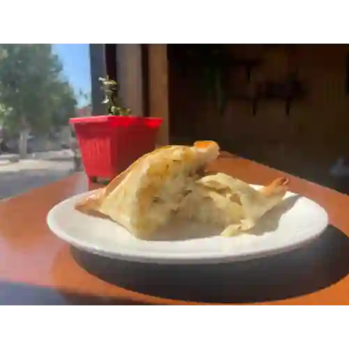 Empanada Ave/cebolla/queso