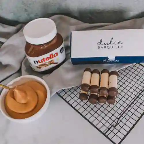 8 Medios Manjar + 8 Medios Nutella